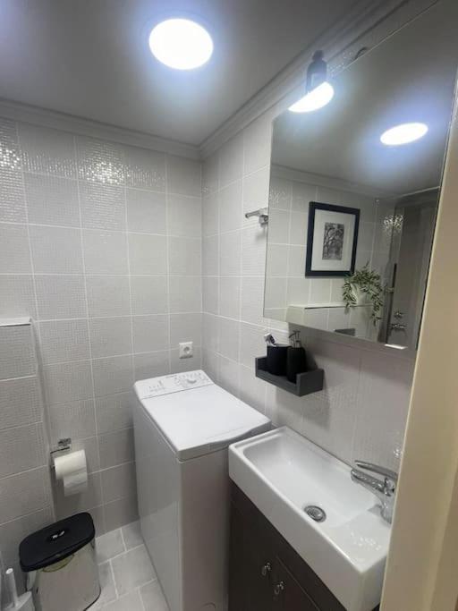Studio In The Center, 2 Mins From The Beach Loutraki  Eksteriør bilde