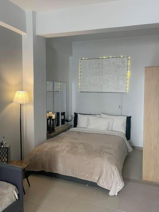 Studio In The Center, 2 Mins From The Beach Loutraki  Eksteriør bilde