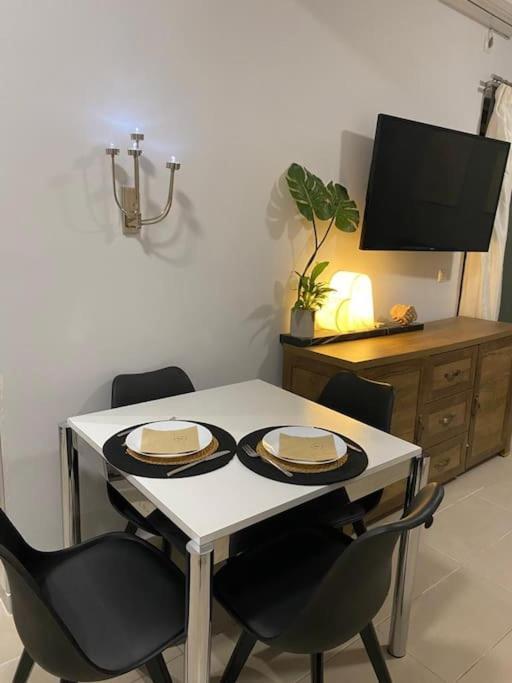 Studio In The Center, 2 Mins From The Beach Loutraki  Eksteriør bilde