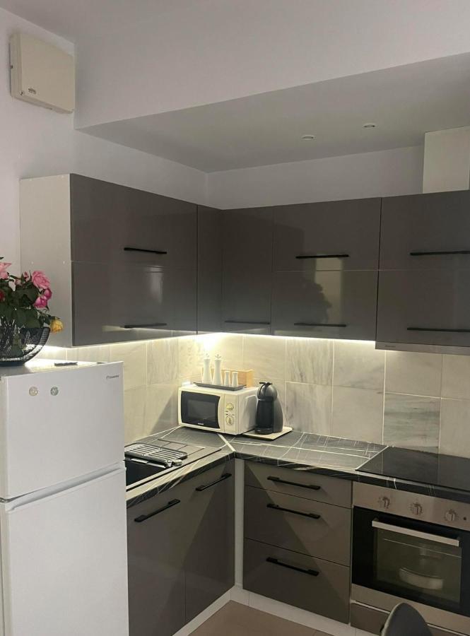 Studio In The Center, 2 Mins From The Beach Loutraki  Eksteriør bilde
